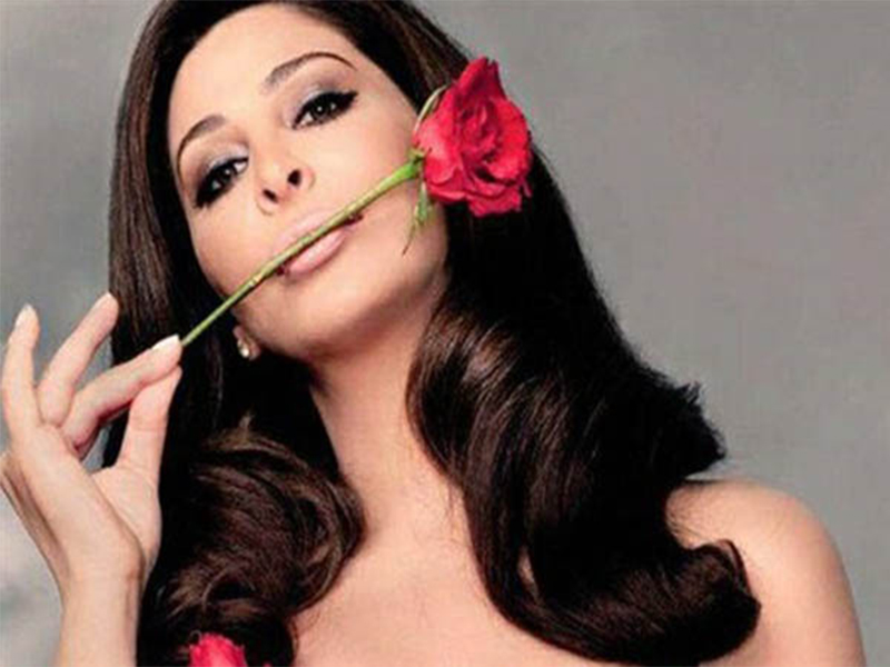 إليسا تفقد الوعي على المسرح.. اضغط لمشاهدة الفيديو